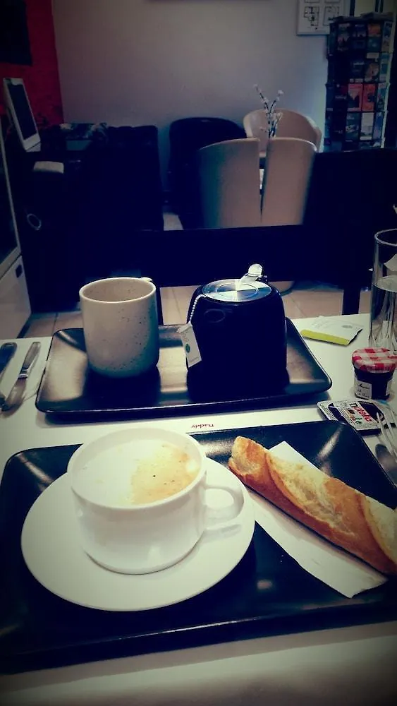 Hotel la Perle Montparnasse Paris France
